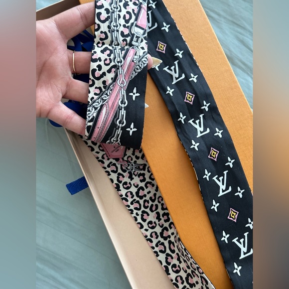 Brand New Louis Vuitton Twilly Wild at Heart Collection - Picture 5 of 7
